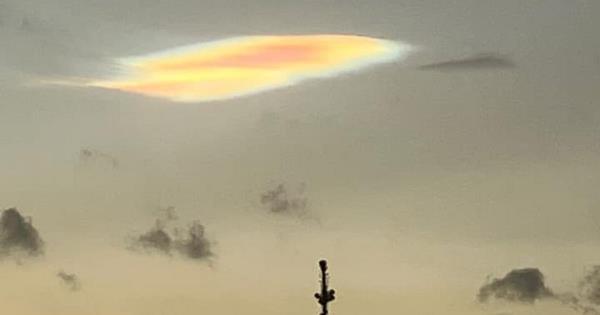 苏格兰人用相机捕捉到了天空中奇怪的“外星”彩虹云